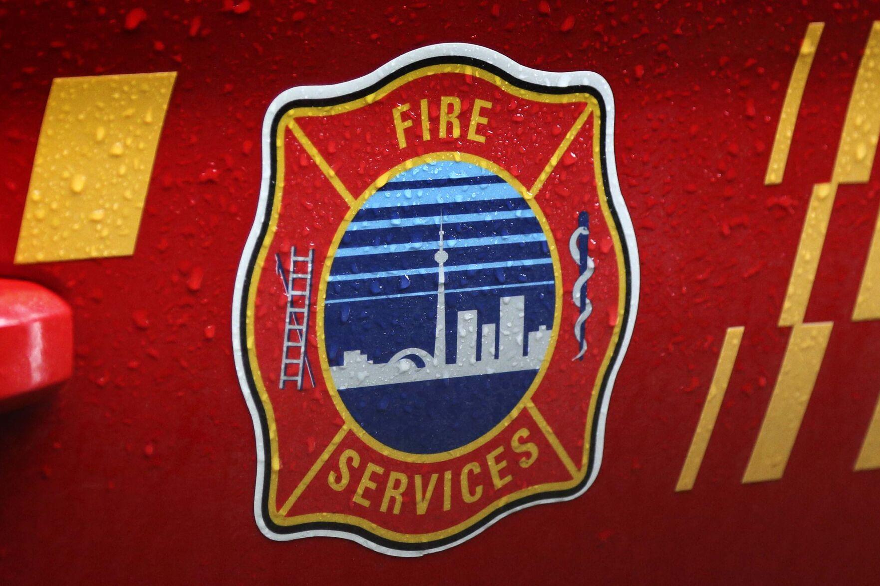 Fuel leak leaves large portion of Highway 401 eastbound closed after tractor trailer crash in North York